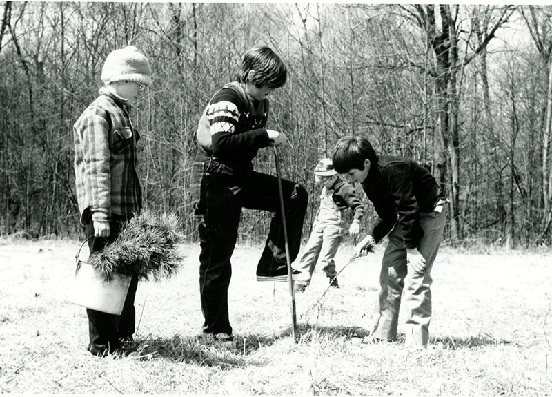 Students planting trees
Mark Ahles, Chris perrin, David Devins and Joe Stahl
Photo ID#: E443