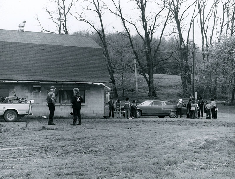 Supervisor Bob McConkie leads farm tour
Photo ID#: E96