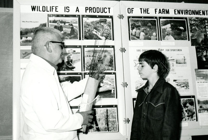 Tod Mills and James Terman, Wildlife Packet Pickup
Photo ID#: S697